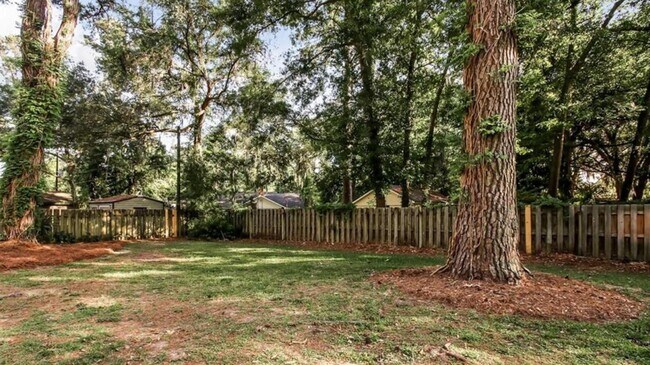 Foto del edificio - 106 Penrose Dr