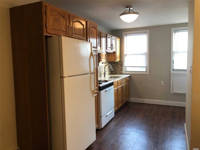 Building Photo - 358 Onderdonk Ave