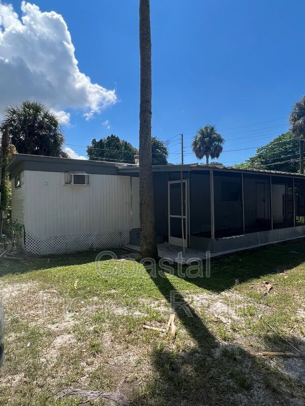 Foto principal - 7018 Washington St