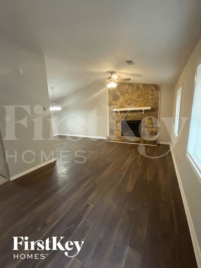 Building Photo - 2097 Phillips Rd