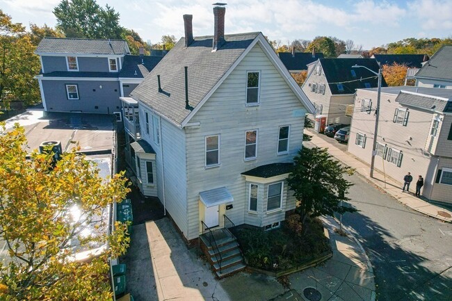 Building Photo - 227 Salem St
