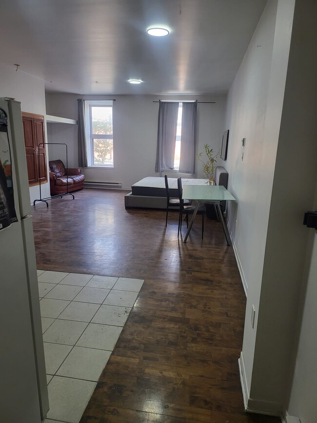 Building Photo - 4298 Boul Saint Laurent