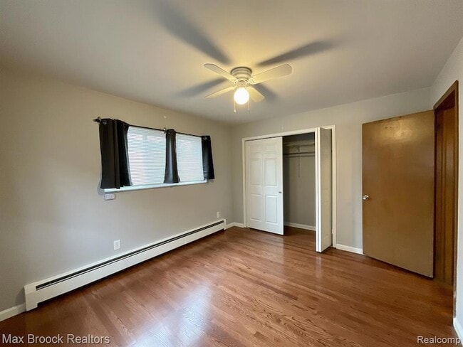 Foto del edificio - 15249 E 9 Mile Rd