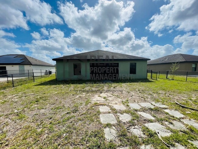 Building Photo - 443 Shadow Lakes Dr