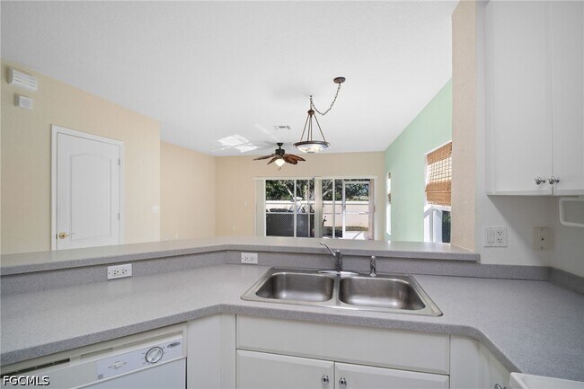 Foto del edificio - 8535 Athena Ct