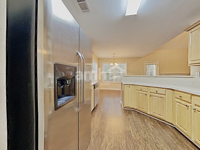 Foto del edificio - 6483 Grand Hickory Dr