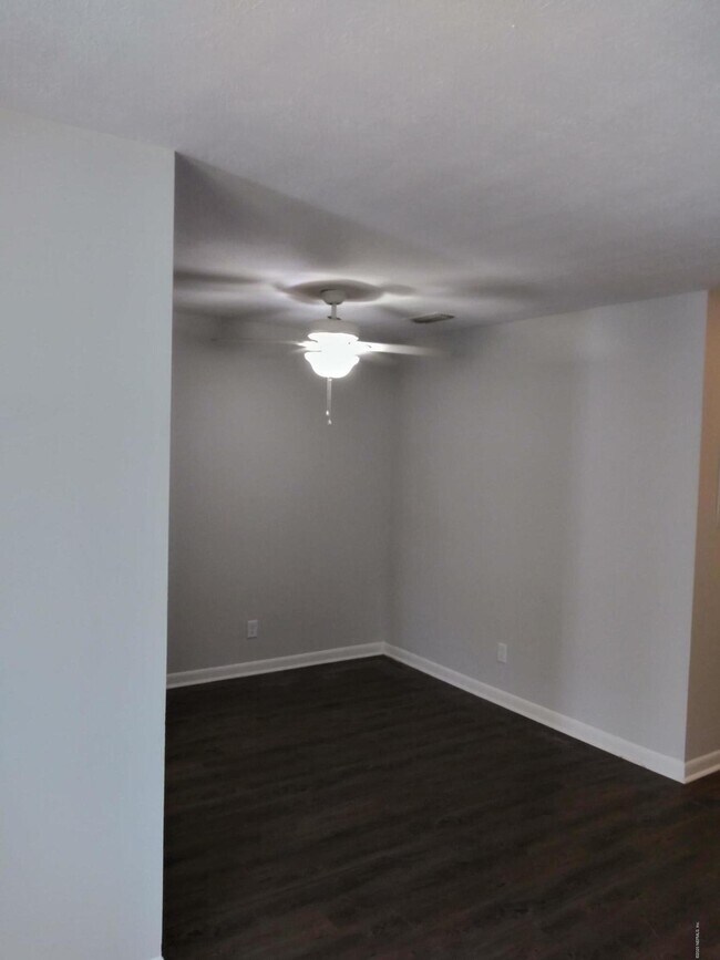Foto del edificio - 2216 Spring Park Rd