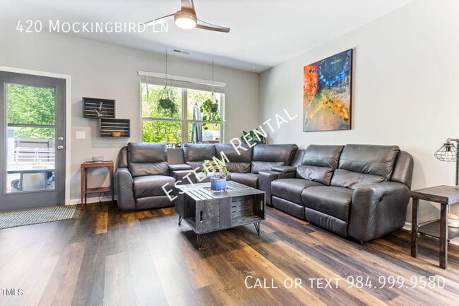 Foto del edificio - 420 Mockingbird Ln