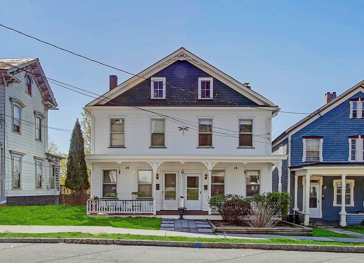 Primary Photo - 18 Church St