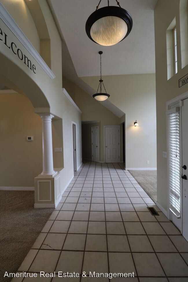 Foto del edificio - 5 br, 3 bath House - 629 N 900 E