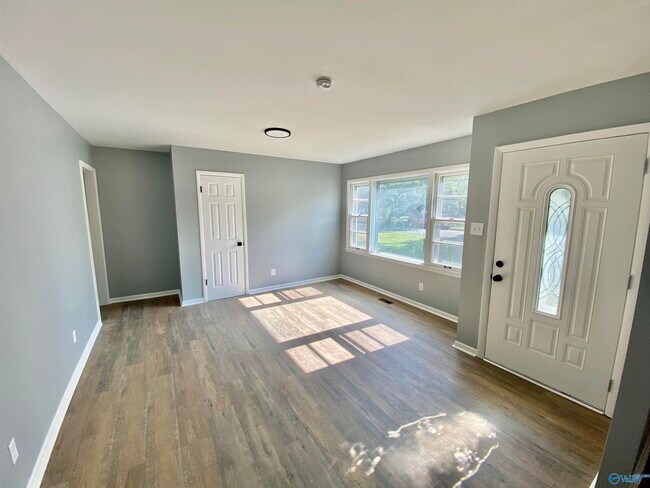 Building Photo - 2104 Linde St NW