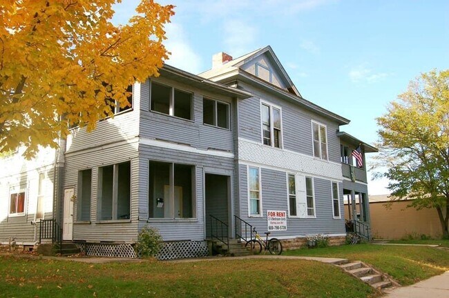 Building Photo - 1208 State St