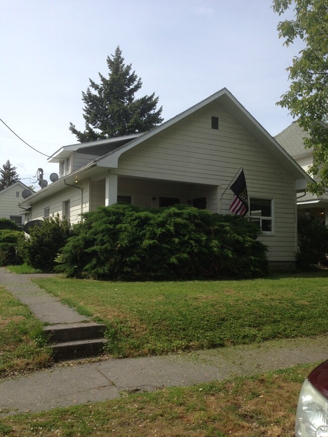 Building Photo - 306 1st Ave