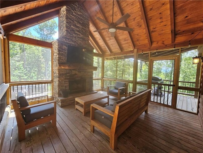 Building Photo - 101 Hothouse Dr