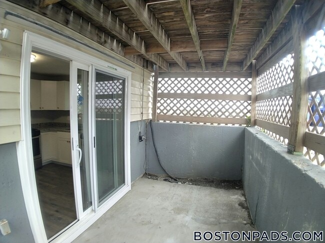 Building Photo - 40 Fenton St