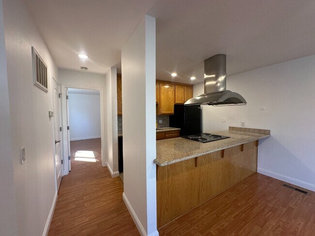 Building Photo - 1208 Pierce St