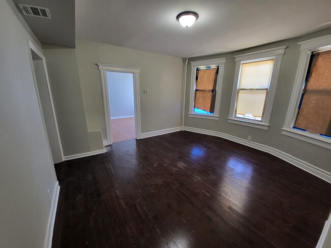 Building Photo - 428 S 14th St