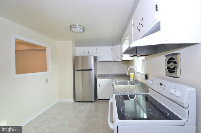 Building Photo - 5110 Westland Blvd