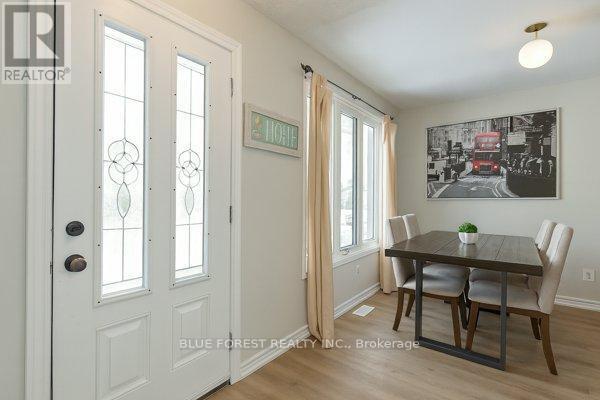 Photo du bâtiment - 27 Ardsley Rd