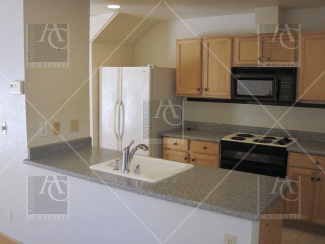 Building Photo - 2 bed 1.5 bath upper westside, close to UCSC