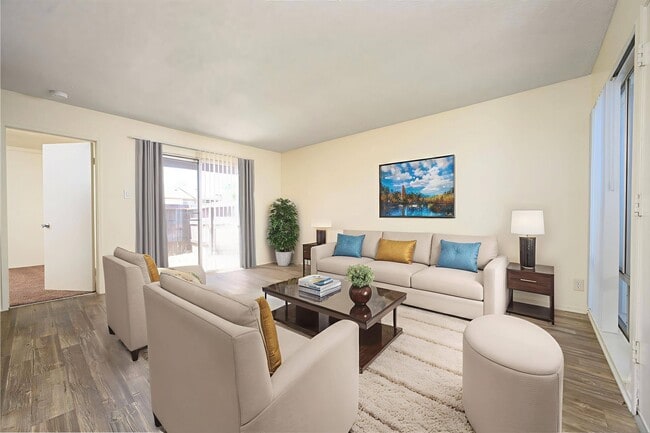 Building Photo - Villa Hemet