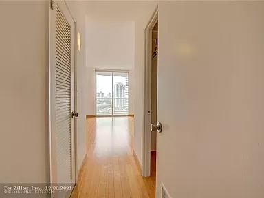 bedroom - 19390 Collins Ave