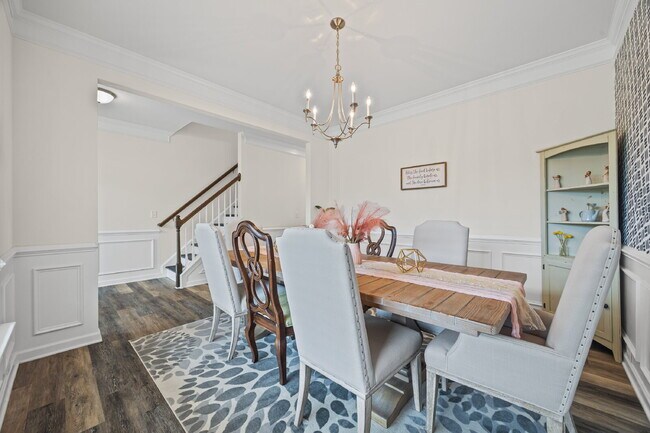 Foto del edificio - "Spacious 5-Bedroom Gem in Gastonia with 3...