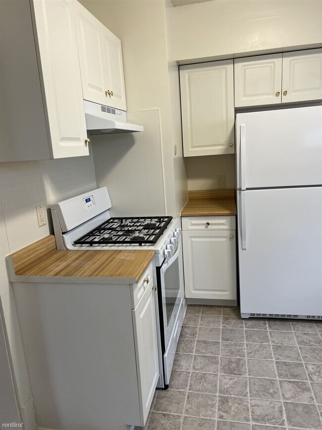 Building Photo - 3 br, 1 bath House - 223 N Vine St