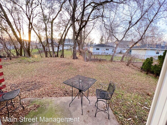 Foto del edificio - 2 br, 1.5 bath House - 729 N Division St.
