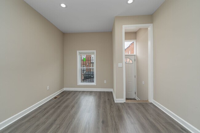 Building Photo - Renovated Comfort: 4-Bedroom Haven