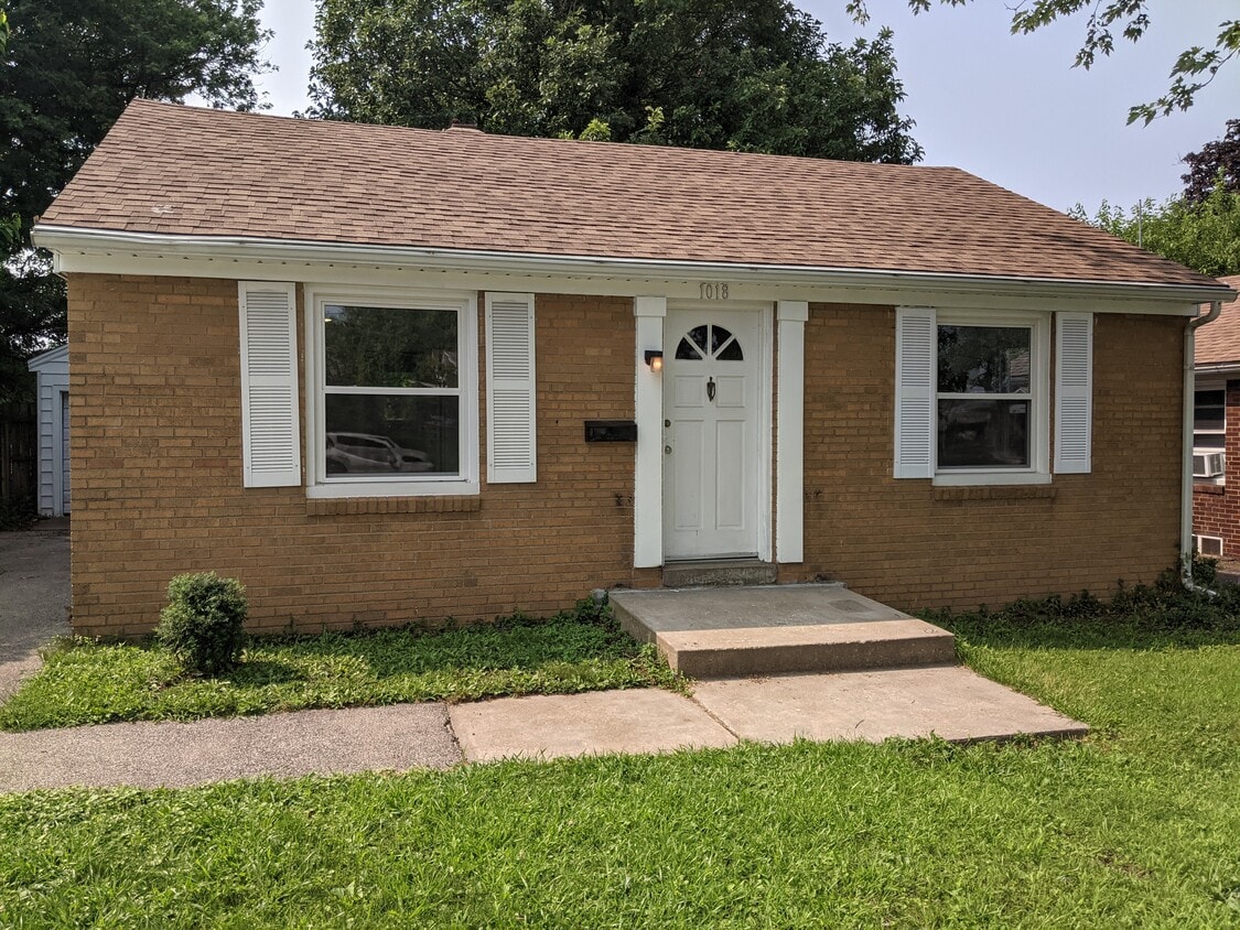 Primary Photo - 1018 E War Memorial Dr