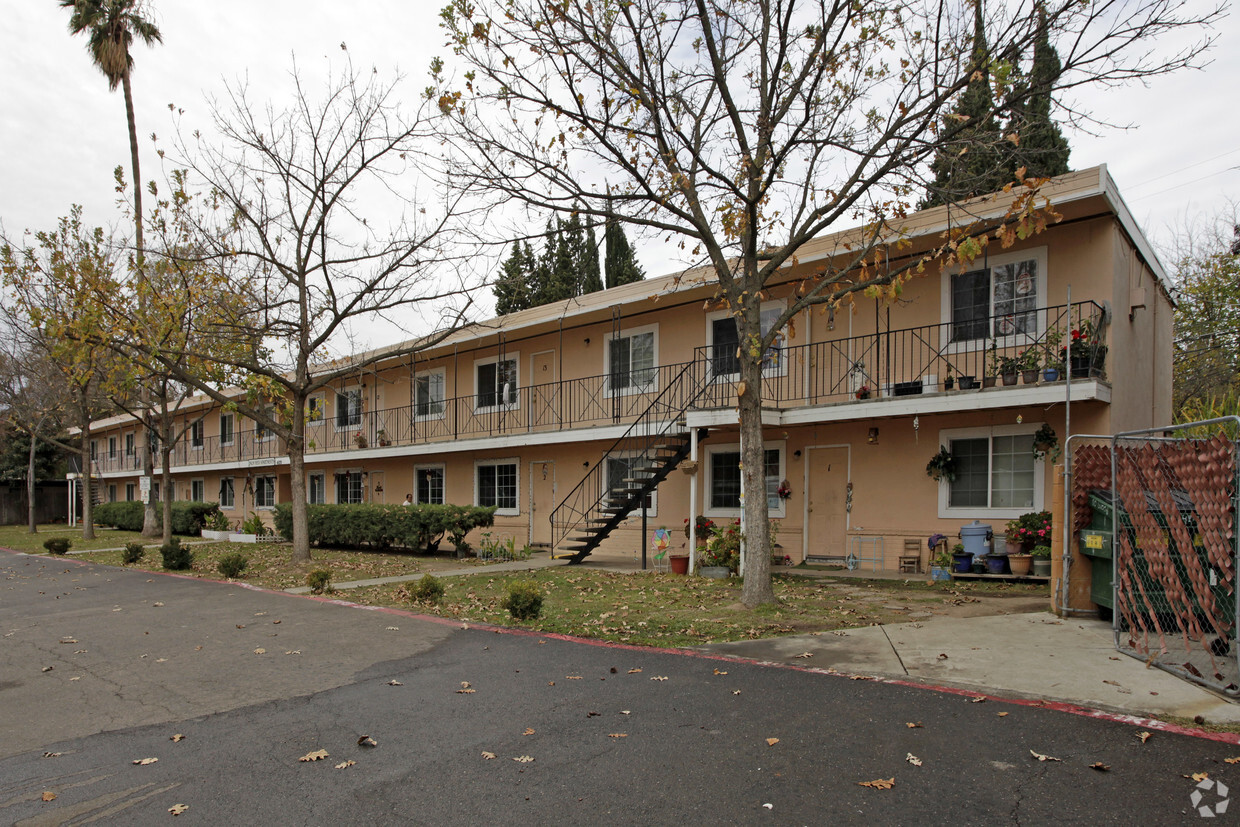 Primary Photo - Palm View Apartments