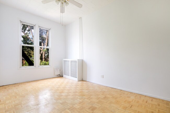 Building Photo - 949 Lorimer St