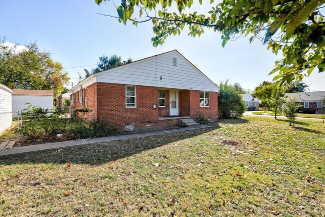 Foto del edificio - Charming 1-Bedroom Duplex in a Quiet Oklah...