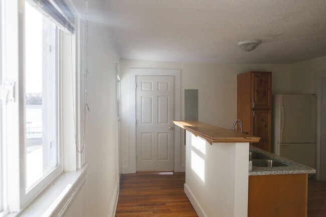 Foto del edificio - 541 Pine Ave NW