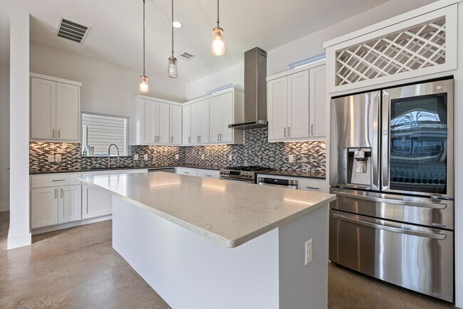 Foto del edificio - Beautiful 2 bedroom, 2 bathroom home in Rosewood!!!