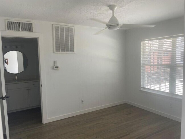 Foto del edificio - 815 Kipling St