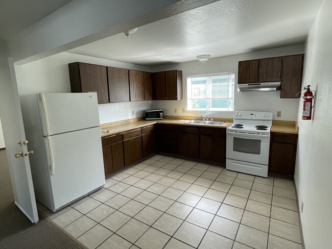 Building Photo - 2102 Heather Ln