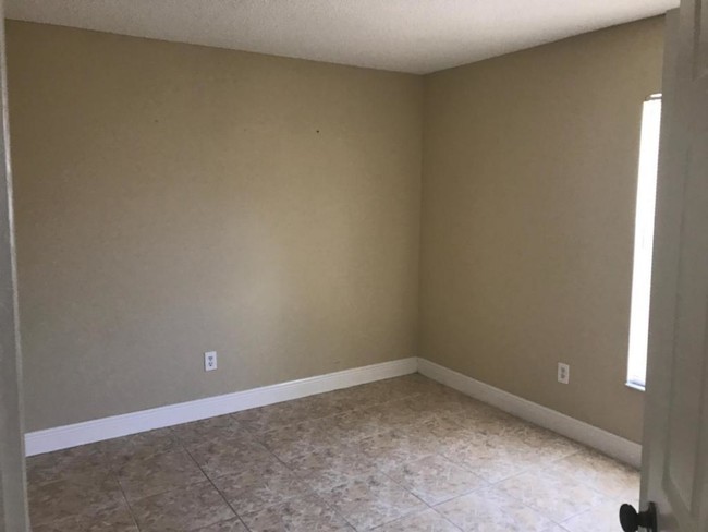 Building Photo - 2374 Harbor Town Dr