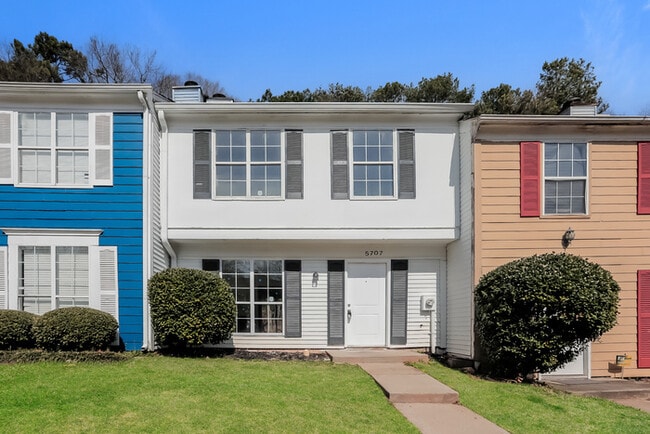 Building Photo - 5707 Wells Cir