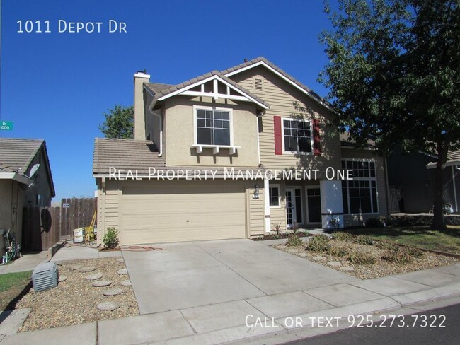 Building Photo - Beautiful 4 Bed, 2.5 Bath Home with Solar ...