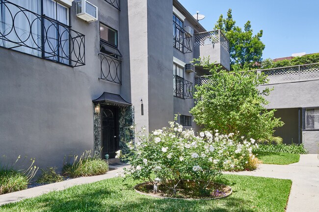 Foto del edificio - 9725 Charleville Blvd
