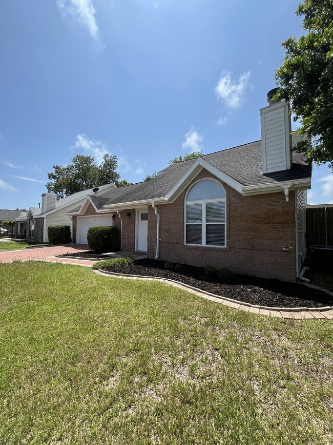 Building Photo - 420 Bristol Cove Rd