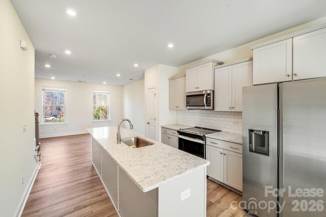 Building Photo - 334 Simeon Dr