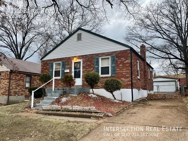 Building Photo - Adorable 2 Bedroom Bungalow