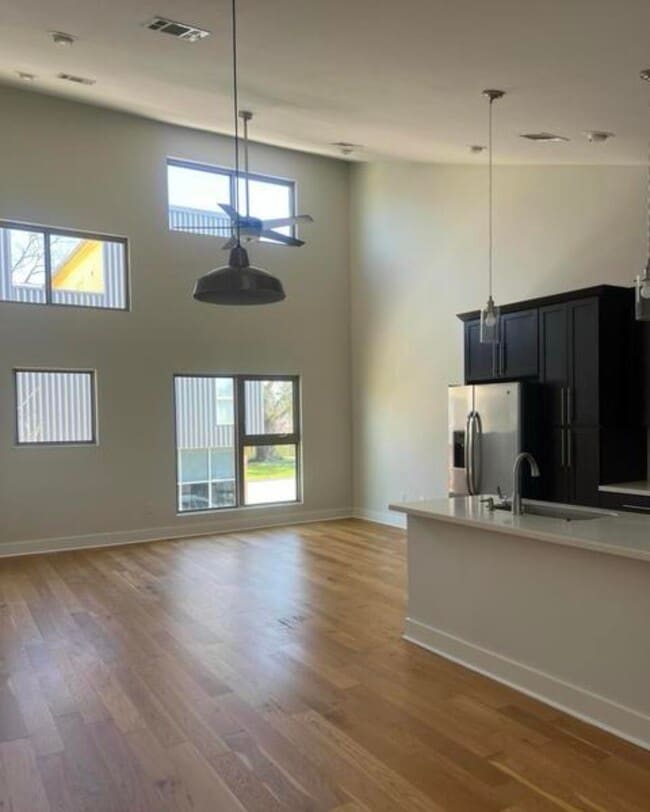 Foto del edificio - 212 Highland Oaks Ln
