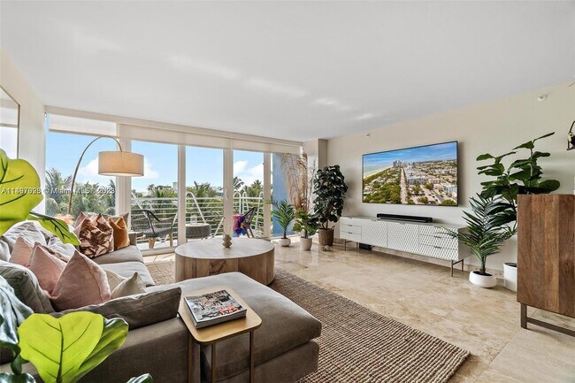 Foto del edificio - 7824 Collins Ave