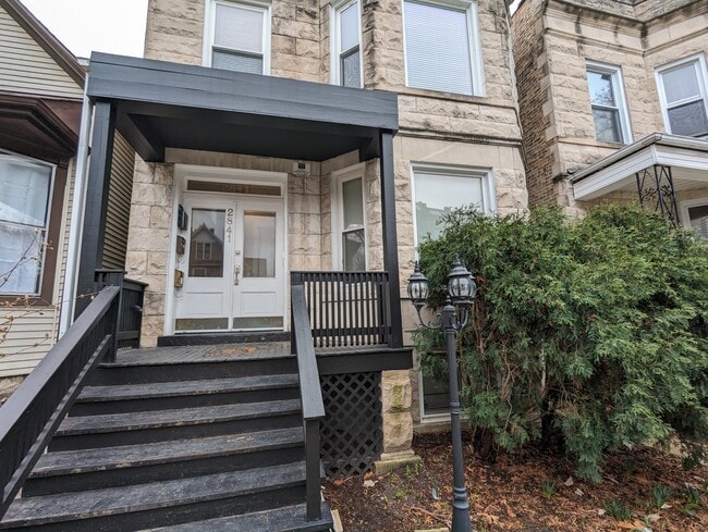 Building Photo - 2841 N Albany Ave