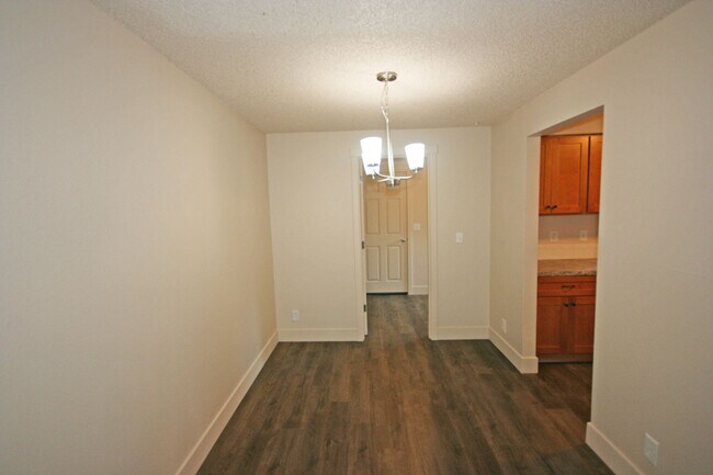 Foto del edificio - Remodeled unit in Hillsboro