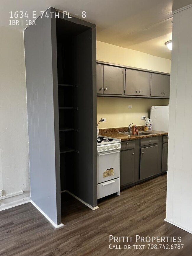 Foto del edificio - 1634 E 74th Pl